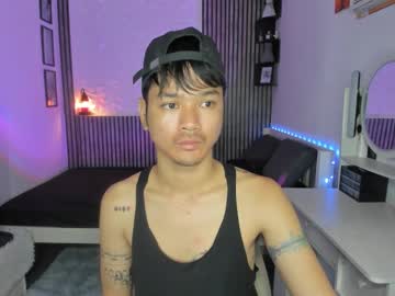 Urasiantwink Chaturbate stream image from February 19, 2025