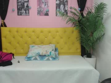 Candiapole Chaturbate stream image from February 19, 2025