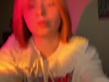 Loraloveu Chaturbate stream image from February 19, 2025