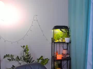 Emily_Home Chaturbate stream image from February 19, 2025