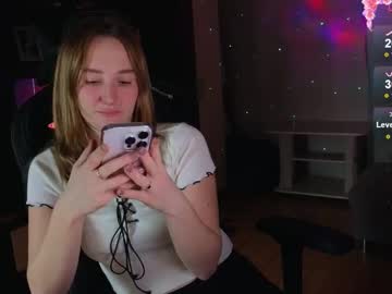 Zoe_Dooll Chaturbate stream image from February 19, 2025