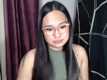 Lovelylilyxx Chaturbate stream image from February 19, 2025