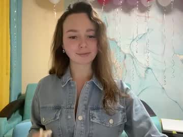 Smiling_Riddle Chaturbate stream image from February 19, 2025