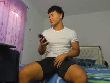 Jeens_Rodrick Chaturbate stream image from February 19, 2025