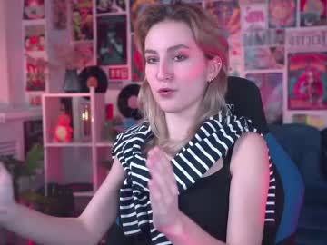 Luxrayi Chaturbate stream image from February 19, 2025