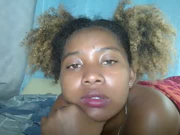 Valerie0112 Chaturbate stream image from February 19, 2025