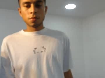 Danielitopapii Chaturbate stream image from February 19, 2025