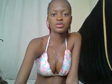 Mona_Luv Chaturbate stream image from February 19, 2025