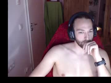 Nineeuro Chaturbate stream image from February 19, 2025