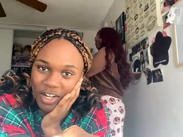 Misshoneyd Chaturbate stream image from February 19, 2025