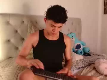 Wyatt_444 Chaturbate stream image from February 19, 2025