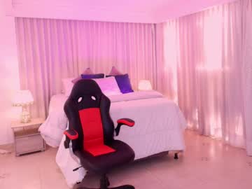Keendall_Foxx Chaturbate stream image from February 19, 2025