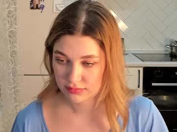Kylieblond Chaturbate stream image from February 19, 2025