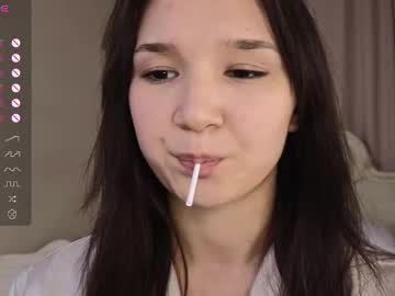 Lynngroves Chaturbate stream image from February 19, 2025