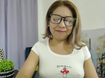 Azulitta Chaturbate stream image from February 19, 2025