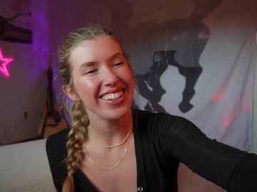 Lucy_Gooosey Chaturbate stream image from February 19, 2025