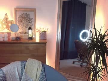 Marrygrayes Chaturbate stream image from February 19, 2025
