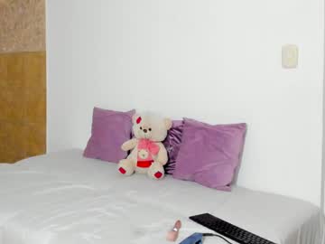 Sophia_Harry Chaturbate stream image from February 19, 2025