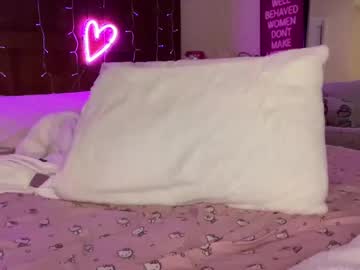 Saucystassie555 Chaturbate stream image from February 20, 2025