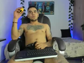 Mikee_Scooth Chaturbate stream image from February 20, 2025