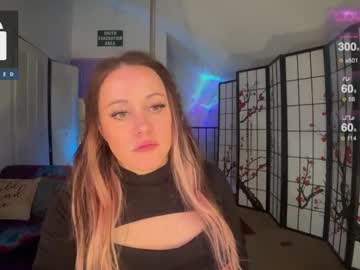 Petitejewel Chaturbate stream image from February 20, 2025