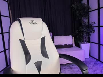Milakey Chaturbate stream image from February 20, 2025
