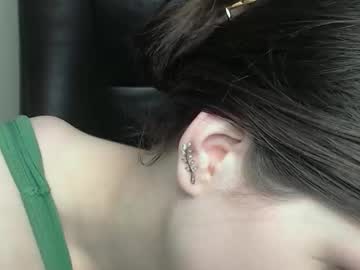 Anissaquinn_ Chaturbate stream image from February 20, 2025