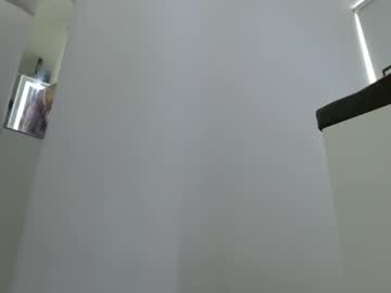 Emilymonrro Chaturbate stream image from February 20, 2025