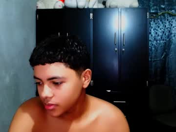 Kiira_0 Chaturbate stream image from February 20, 2025