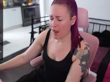 Gennyrock Chaturbate stream image from February 20, 2025
