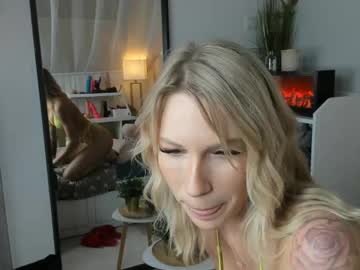 Juicy_Pussie Chaturbate stream image from February 20, 2025