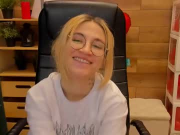 Moon13152 Chaturbate stream image from February 20, 2025