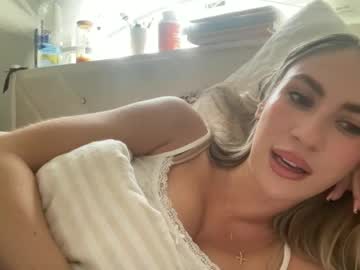 Lovinglucyy Chaturbate stream image from February 20, 2025