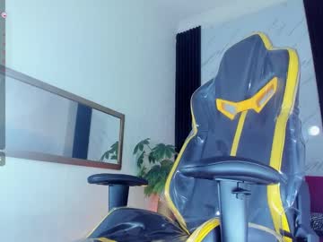 Looganx Chaturbate stream image from February 20, 2025