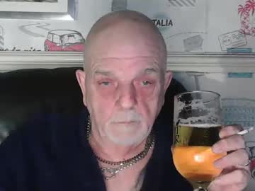 Fuckdog371666 Chaturbate stream image from February 20, 2025