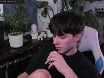 Whiteegrimm Chaturbate stream image from February 20, 2025