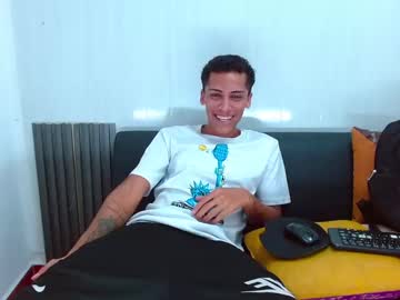 Aylensantos Chaturbate stream image from February 20, 2025