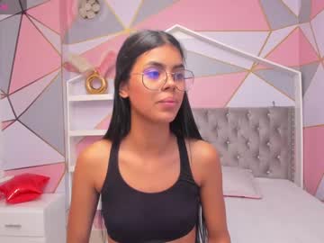 Isa_Little4u Chaturbate stream image from February 20, 2025