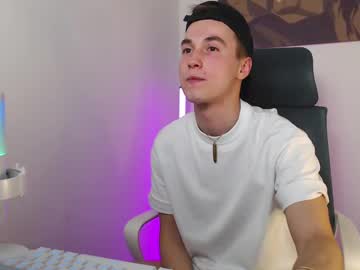 Aaron4ru Chaturbate stream image from February 20, 2025