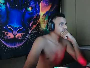 Maicom222 Chaturbate stream image from February 20, 2025