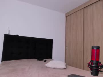 Alexxxmachine Chaturbate stream image from February 21, 2025