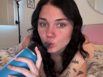 Queencassidyy Chaturbate stream image from February 21, 2025
