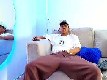 Papi_Hotxx Chaturbate stream image from February 21, 2025