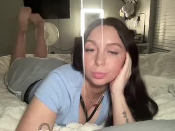 Prettypawgxo Chaturbate stream image from February 21, 2025