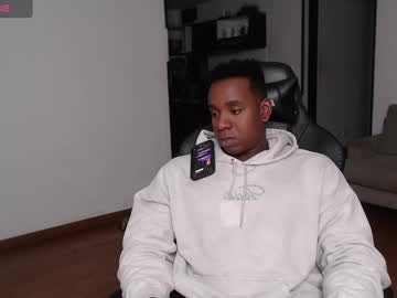 Rogger_Physique Chaturbate stream image from February 21, 2025
