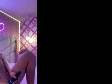Sophialeython Chaturbate stream image from February 21, 2025