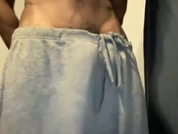 Julienlongg Chaturbate stream image from February 21, 2025