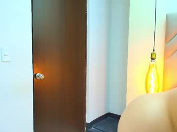 Lucie_Grey Chaturbate stream image from February 21, 2025