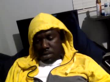242doggy242 Chaturbate stream image from February 21, 2025