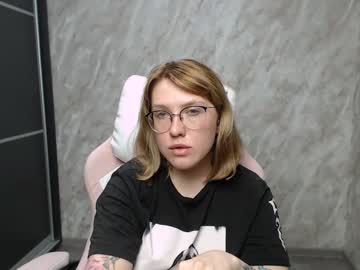Reginasmilee Chaturbate stream image from February 21, 2025